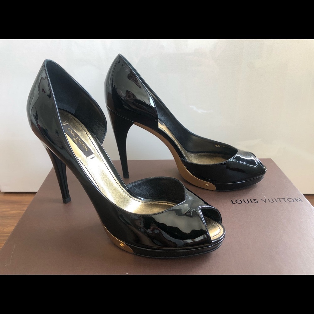 Louis Vuitton Black Patent Leather Pumps 🖤⚜️